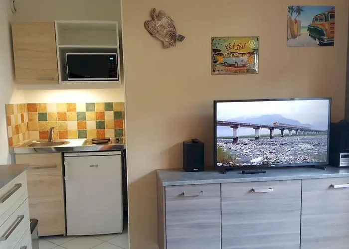 Proche Port Et Plages, Piscine Hyères