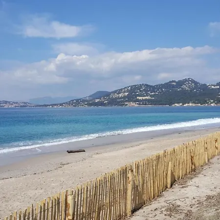 Proche Port Et Plages, Piscine *