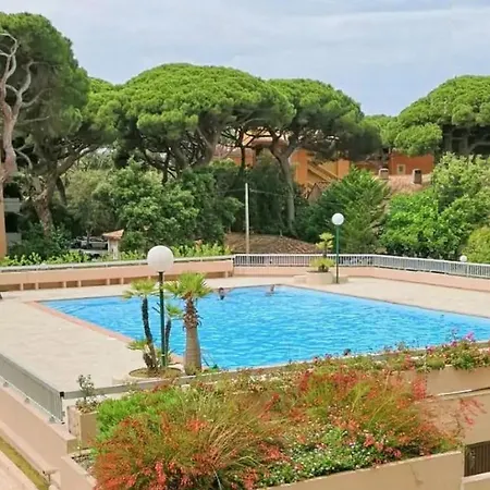 Proche Port Et Plages, Piscine *