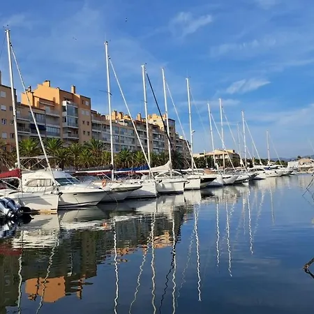 Apartment Proche Port Et Plages, Piscine