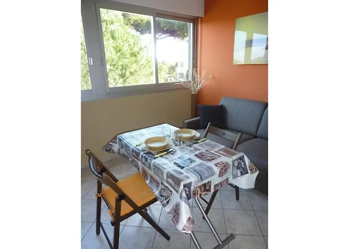 Proche Port Et Plages, Piscine *