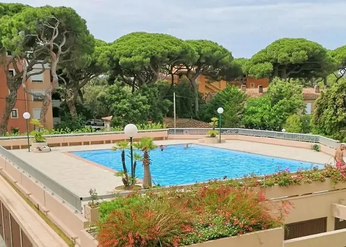 Proche Port Et Plages, Piscine *